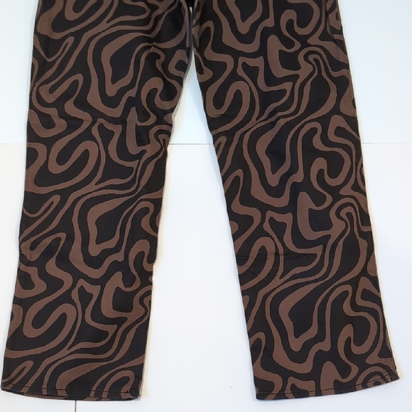 Hollister low rise swirl print dad jeans in brown and black - Picture 6 of 11